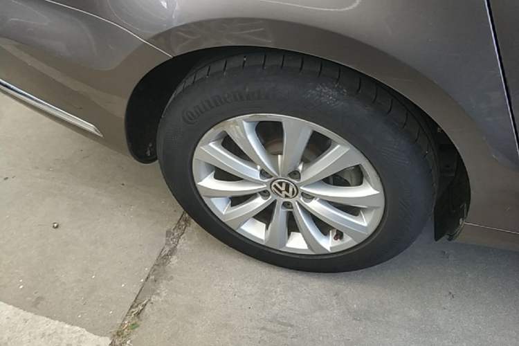 Used Volkswagen Magotan 2015 1.8TSI Advanced Model Right Rear Wheel Hub