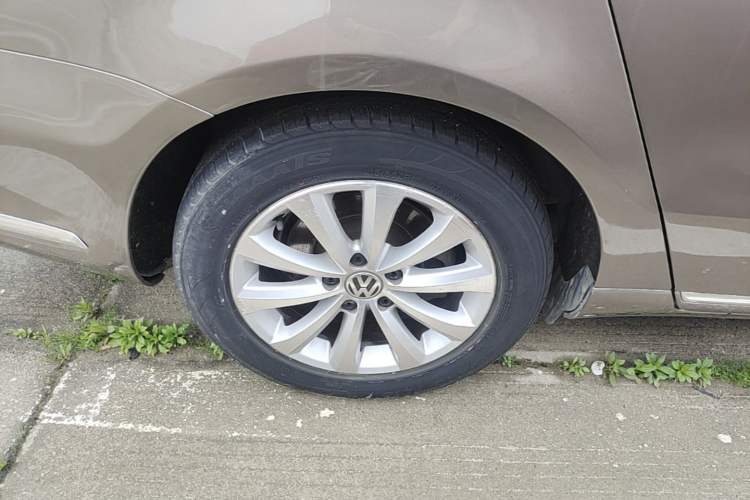 Used Volkswagen Magotan 2015 1.8TSI Advanced Model Right Rear Wheel Hub