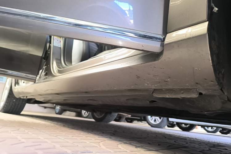 Used Volkswagen Magotan 2015 1.8TSI Prestige Model Right Side Sill