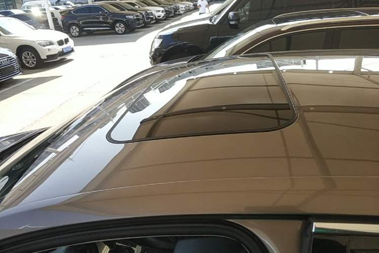 Used Volkswagen Magotan 2015 1.8TSI Advanced Model Roof