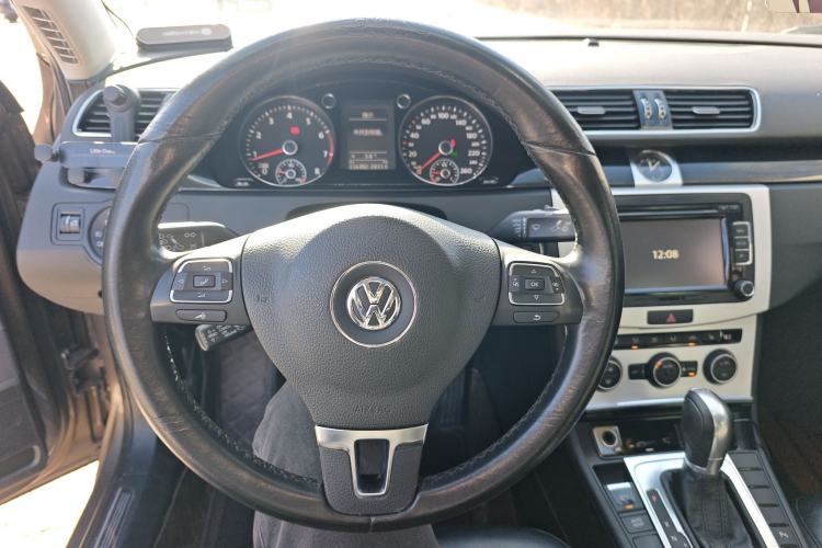 Used Volkswagen Magotan 2015 Revised Version 2.0 TSI Luxury Edition Steering Wheel