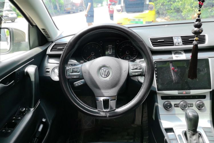 Used Volkswagen Magotan 2015 Revised Version 2.0 TSI Luxury Edition Steering Wheel