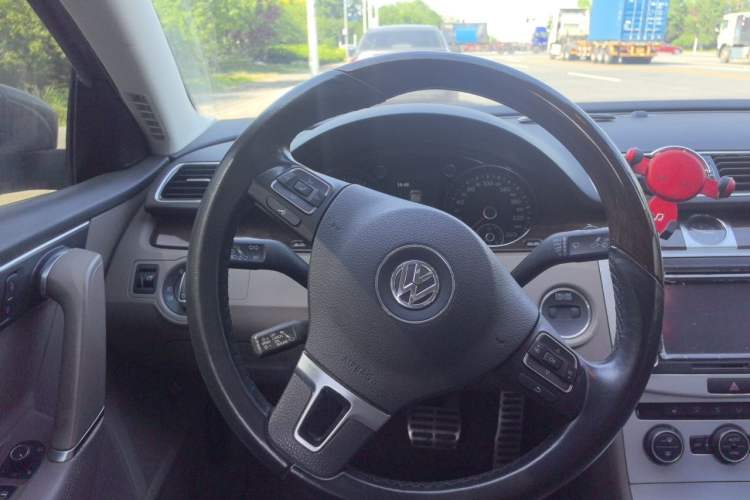 Used Volkswagen Magotan 2015 Revised 1.8TSI Prestige Version Steering Wheel