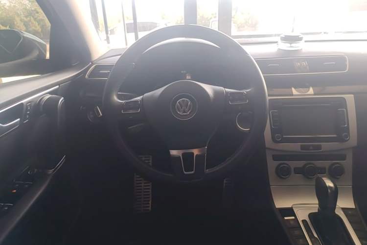 Used Volkswagen Magotan 2015 1.8TSI Prestige Model Steering Wheel