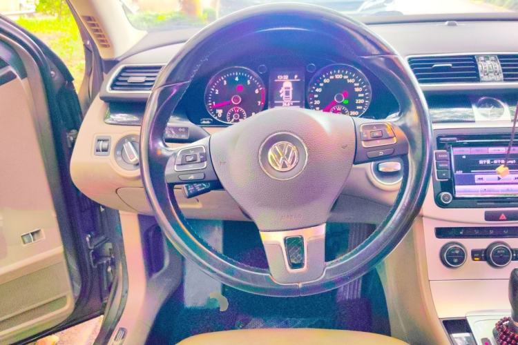 Used Volkswagen Magotan 2015 Facelift 1.8TSI Luxury Model Steering Wheel