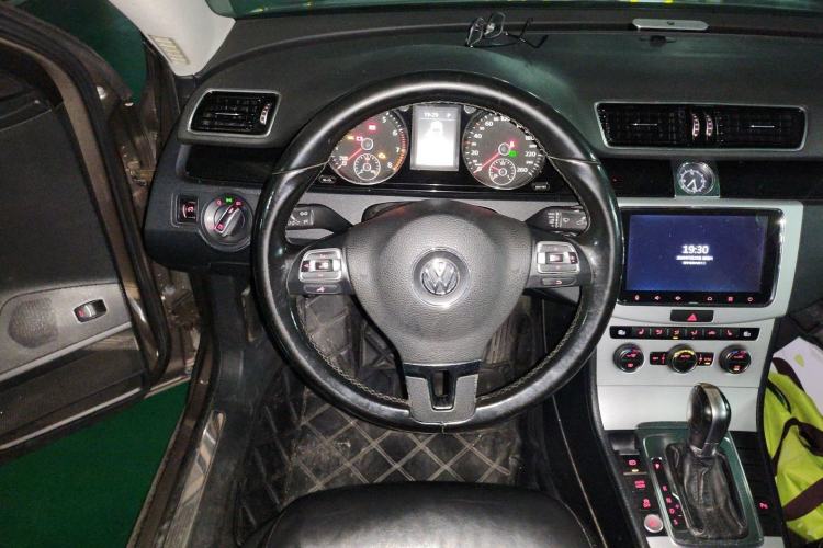 Used Volkswagen Magotan 2015 Facelift 1.8TSI Luxury Model Steering Wheel