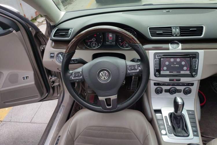 Used Volkswagen Magotan 2015 1.8TSI Prestige Model Steering Wheel
