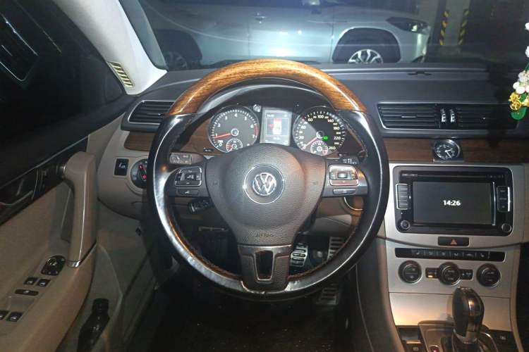Used Volkswagen Magotan 2015 1.8TSI Prestige Model Steering Wheel