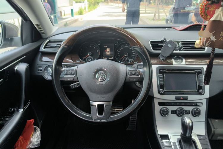 Used Volkswagen Magotan 2015 Revised 1.8TSI Prestige Version Steering Wheel