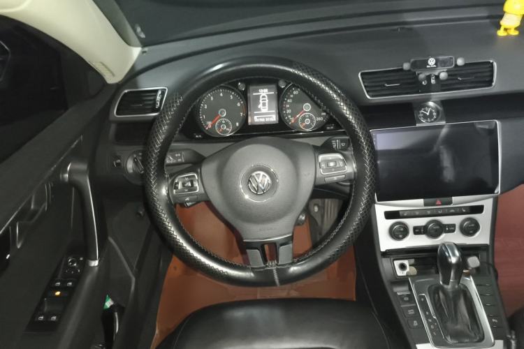 Used Volkswagen Magotan 2015 2.0 TSI Luxury Model Steering Wheel