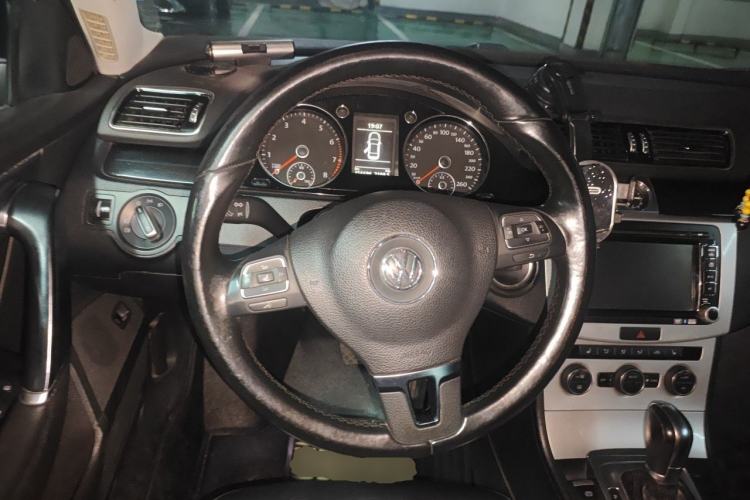 Used Volkswagen Magotan 2015 Facelift 1.8TSI Luxury Model Steering Wheel
