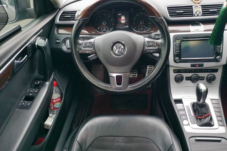 Used Volkswagen Magotan 2015 Revised 1.8TSI Prestige Version Steering Wheel