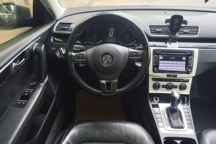 Used Volkswagen Magotan 2015 Facelift 1.8TSI Luxury Model Steering Wheel
