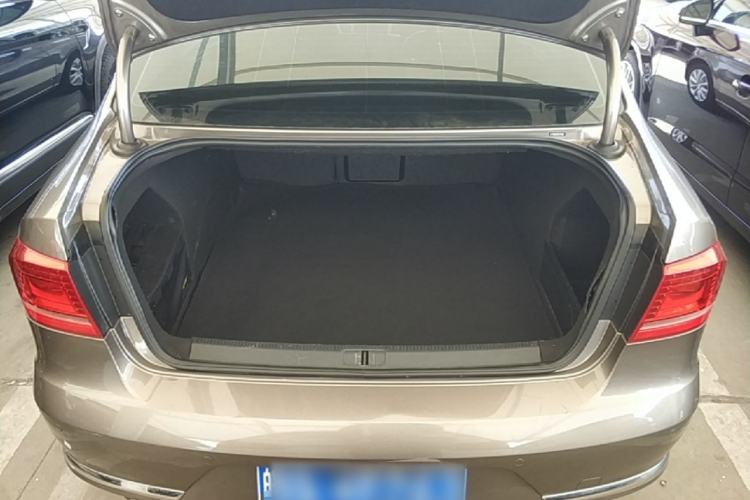 Used Volkswagen Magotan 2015 1.8TSI Advanced Model Trunk