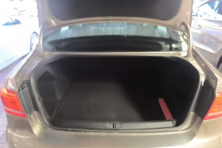 Used Volkswagen Magotan 2015 1.8TSI Prestige Model Trunk