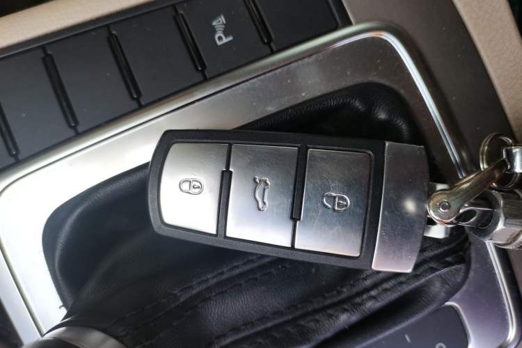 Used Volkswagen Magotan 2015 1.8TSI Advanced Model Vehicle Key