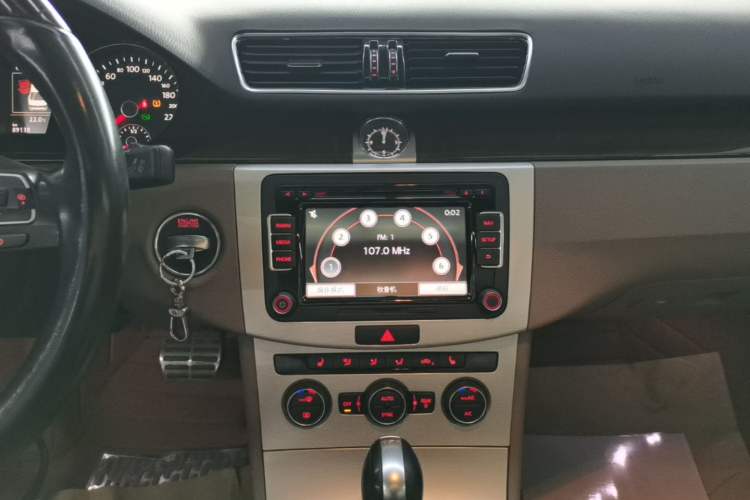 Used Volkswagen Magotan 2015 2.0 TSI Prestige Model Audio And AC Panel