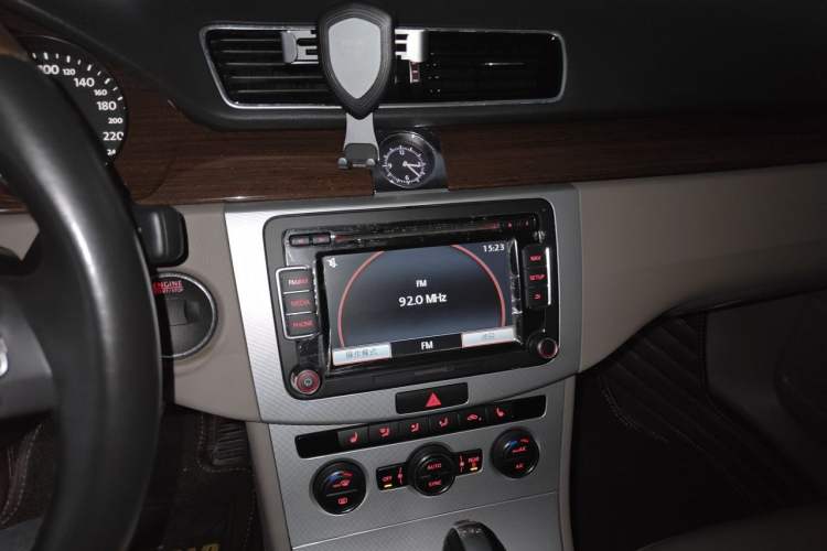Used Volkswagen Magotan 2015 2.0 TSI Prestige Model Audio And AC Panel