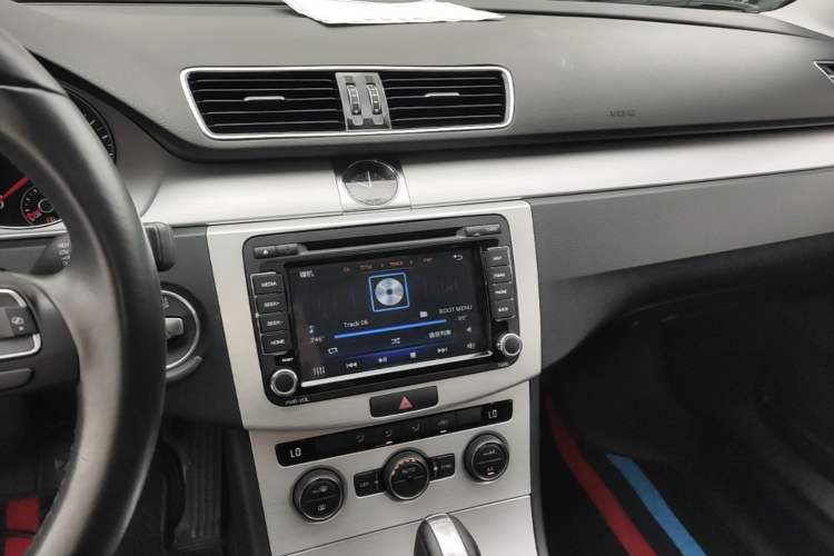 Used Volkswagen Magotan 2015 1.8TSI Advanced Model Audio And AC Panel