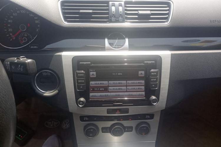 Used Volkswagen Magotan 2015 2.0 TSI Luxury Model Audio And AC Panel