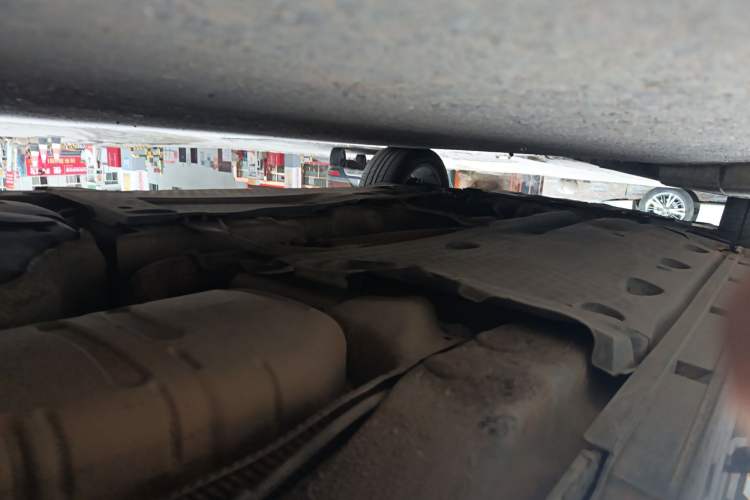 Used Volkswagen Magotan 2015 Travel Edition 2.0 TSI Comfort Version Chassis Rear Left