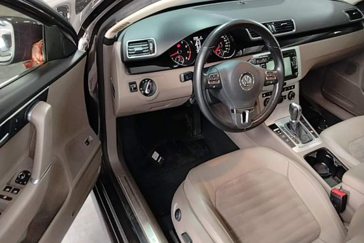 Used Volkswagen Magotan 2015 1.8TSI Luxury Model Driver Seat