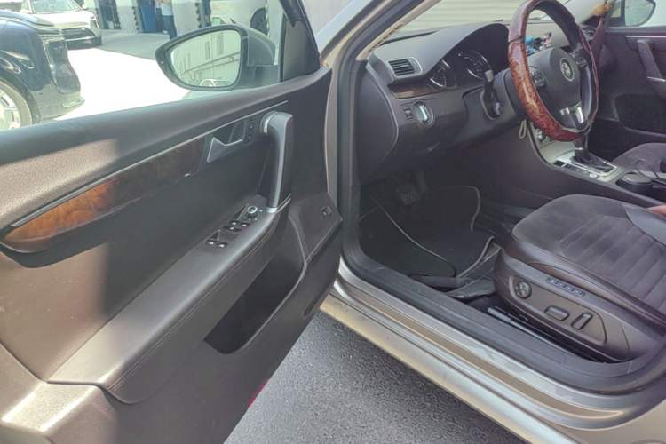 Used Volkswagen Magotan 2015 Travel Edition 2.0 TSI Comfort Version Driver Seat