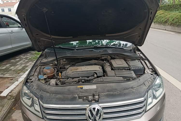 Used Volkswagen Magotan 2015 Revised Version 2.0 TSI Luxury Edition Engine Bay