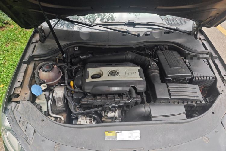 Used Volkswagen Magotan 2015 Revised Version 2.0 TSI Luxury Edition Engine Bay