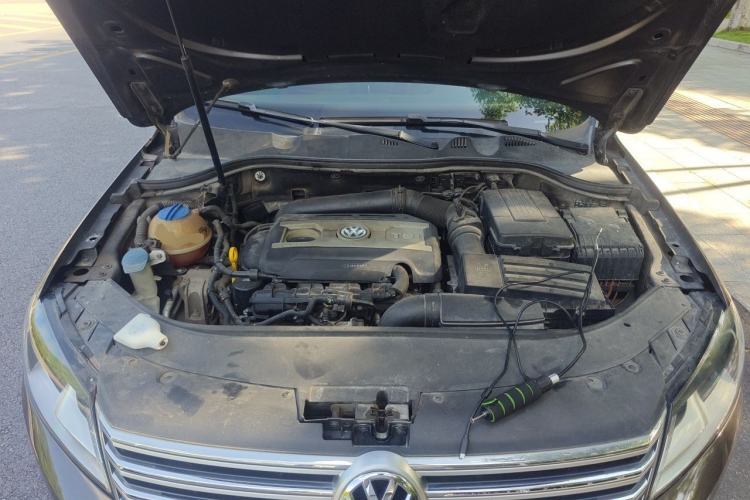 Used Volkswagen Magotan 2015 1.8TSI Advanced Model Engine Bay