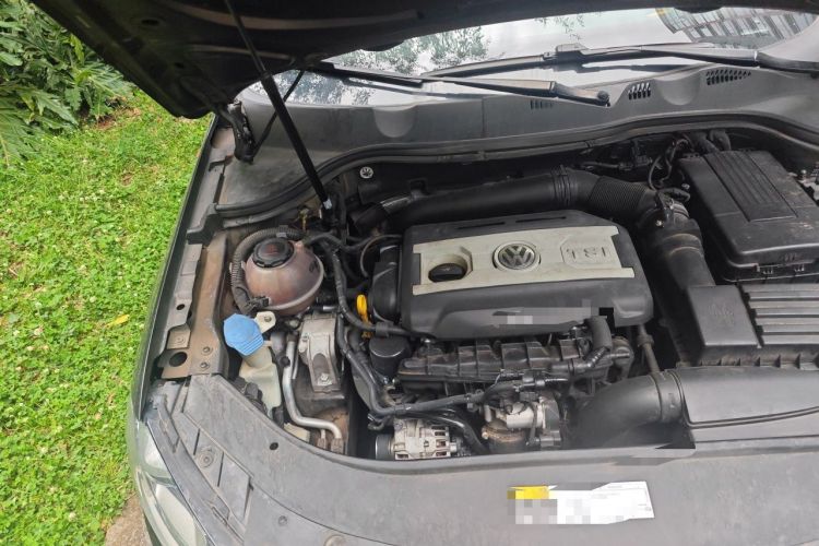 Used Volkswagen Magotan 2015 Revised Version 2.0 TSI Luxury Edition Engine Bay Right