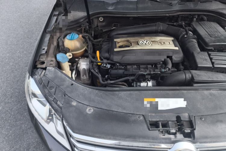 Used Volkswagen Magotan 2015 2.0 TSI Luxury Model Engine Bay Right