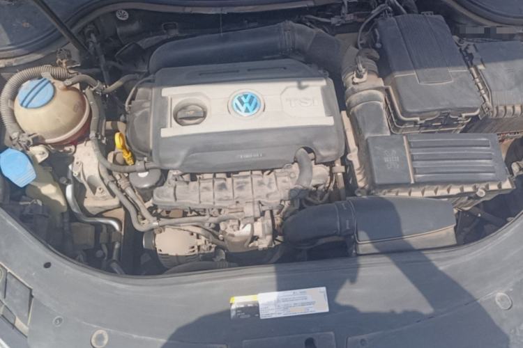 Used Volkswagen Magotan 2015 2.0 TSI Luxury Model Engine Bay