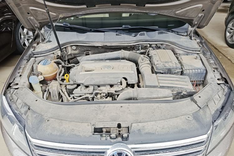 Used Volkswagen Magotan 2015 1.8TSI Advanced Model Engine Bay