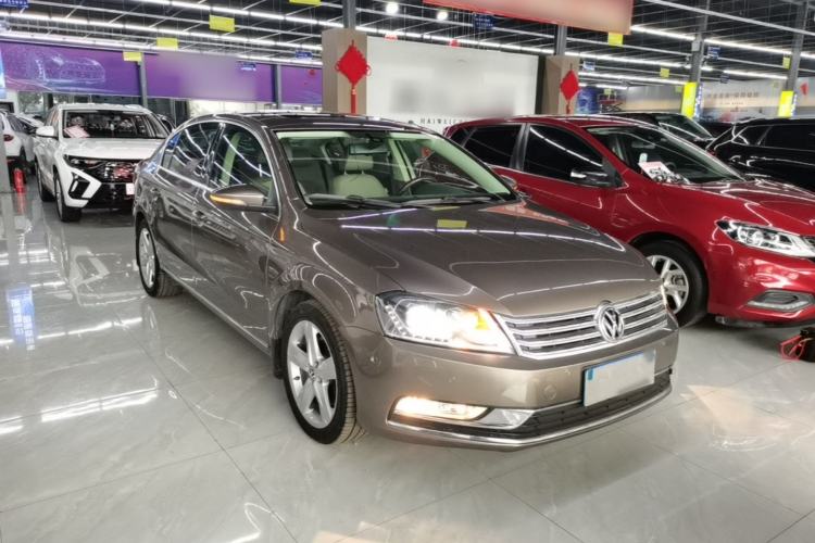 Used Volkswagen Magotan 2015 2.0 TSI Prestige Model Front Right 45 Deg