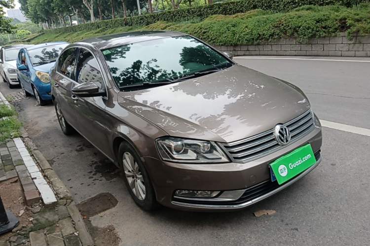 Used Volkswagen Magotan 2015 Revised Version 2.0 TSI Luxury Edition Front Right 45 Deg