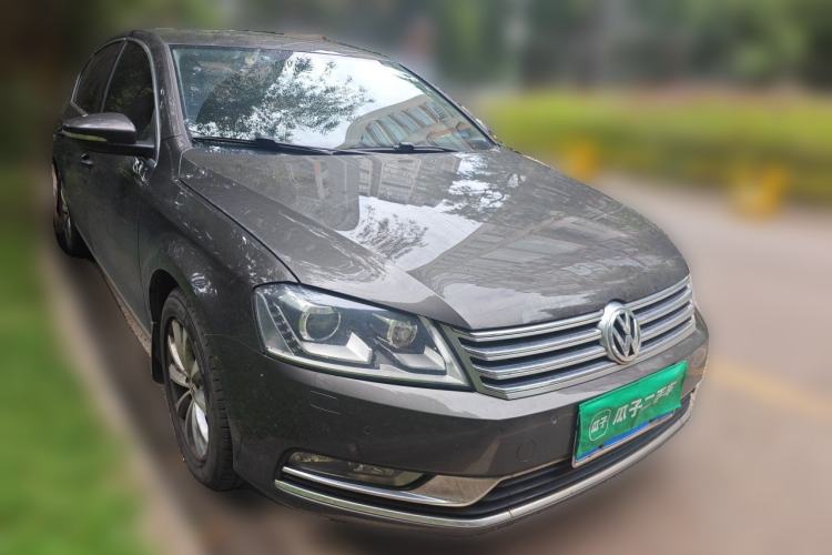 Used Volkswagen Magotan 2015 Revised Version 2.0 TSI Luxury Edition Front Right 45 Deg