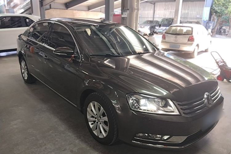 Used Volkswagen Magotan 2015 1.8TSI Luxury Model Front Right 45 Deg