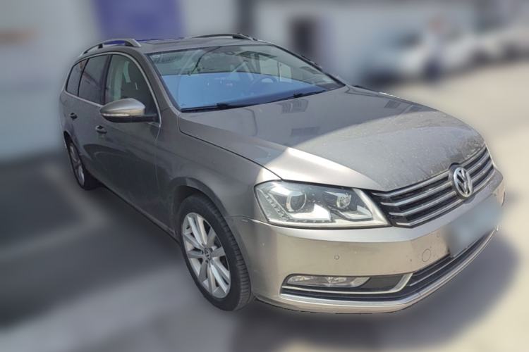 Used Volkswagen Magotan 2015 Travel Edition 2.0 TSI Comfort Version Front Right 45 Deg