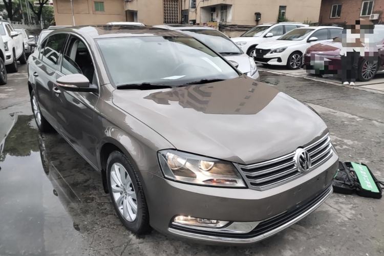 Used Volkswagen Magotan 2015 1.8TSI Advanced Model Front Right 45 Deg