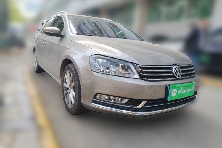 Used Volkswagen Magotan 2015 Travel Edition 2.0 TSI Comfort Version Front Right 45 Deg