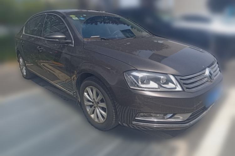 Used Volkswagen Magotan 2015 2.0 TSI Luxury Model Front Right 45 Deg