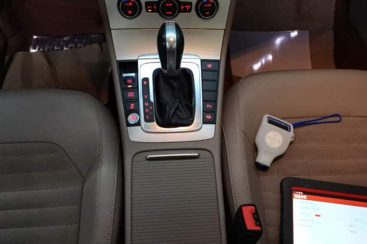 Used Volkswagen Magotan 2015 2.0 TSI Prestige Model Gear Lever