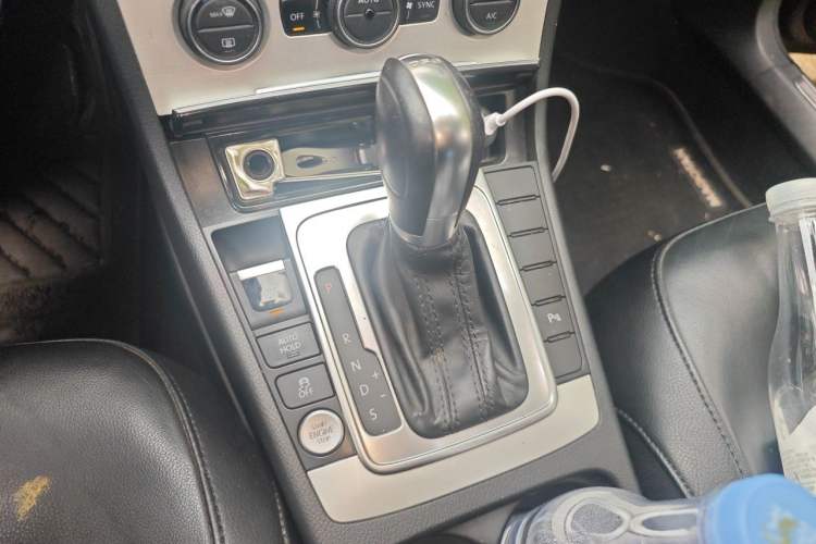 Used Volkswagen Magotan 2015 Revised Version 2.0 TSI Luxury Edition Gear Lever