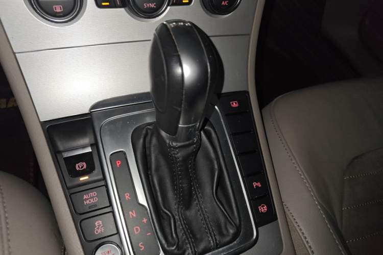 Used Volkswagen Magotan 2015 2.0 TSI Prestige Model Gear Lever