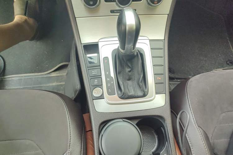 Used Volkswagen Magotan 2015 Travel Edition 2.0 TSI Comfort Version Gear Lever