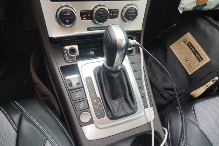Used Volkswagen Magotan 2015 Travel Edition 2.0 TSI Comfort Version Gear Lever