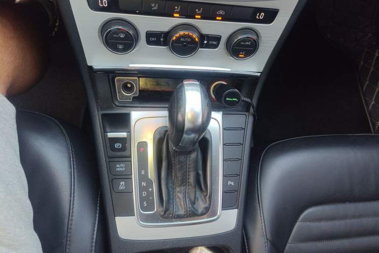 Used Volkswagen Magotan 2015 1.8TSI Advanced Model Gear Lever