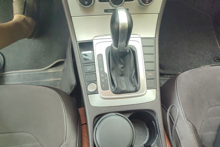 Used Volkswagen Magotan 2015 Travel Edition 2.0 TSI Comfort Version Gear Lever