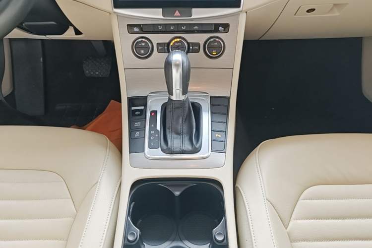 Used Volkswagen Magotan 2015 1.8TSI Advanced Model Gear Lever